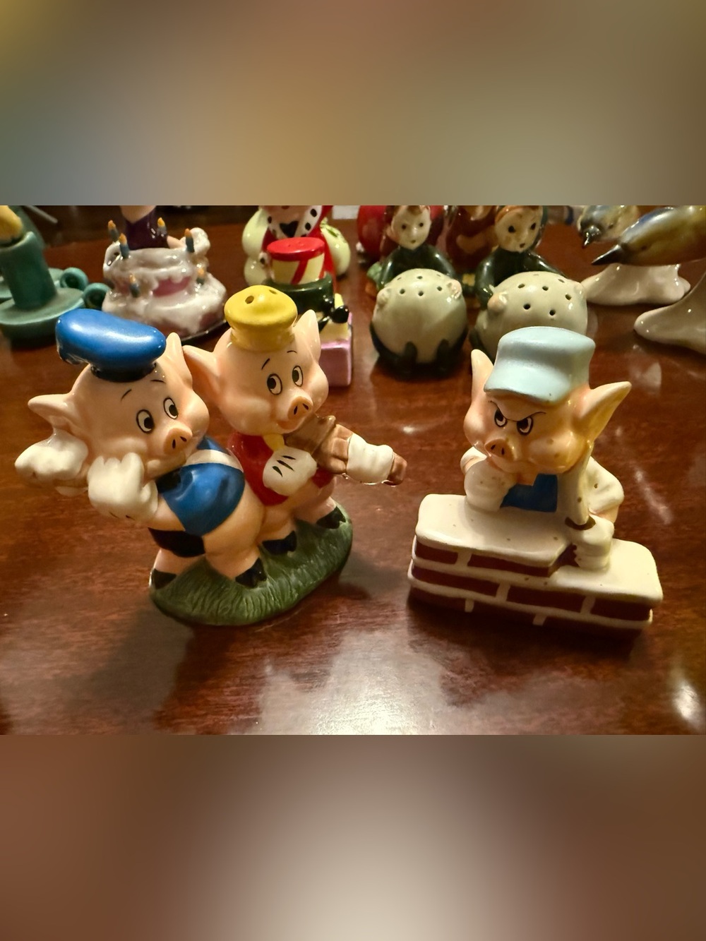 Vintage Disney Three Little Pigs Ceramic S&P shaker set- RARE